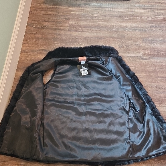 NWT C. C Faux Mink Fur Sleeveless Fully Lined Vest in Black Womens Size S-M - Picture 11 of 11